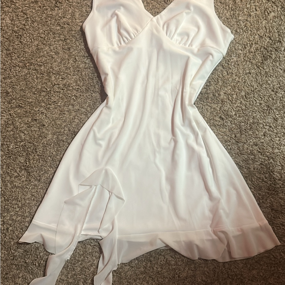Elegant White Sleeveless Dress
